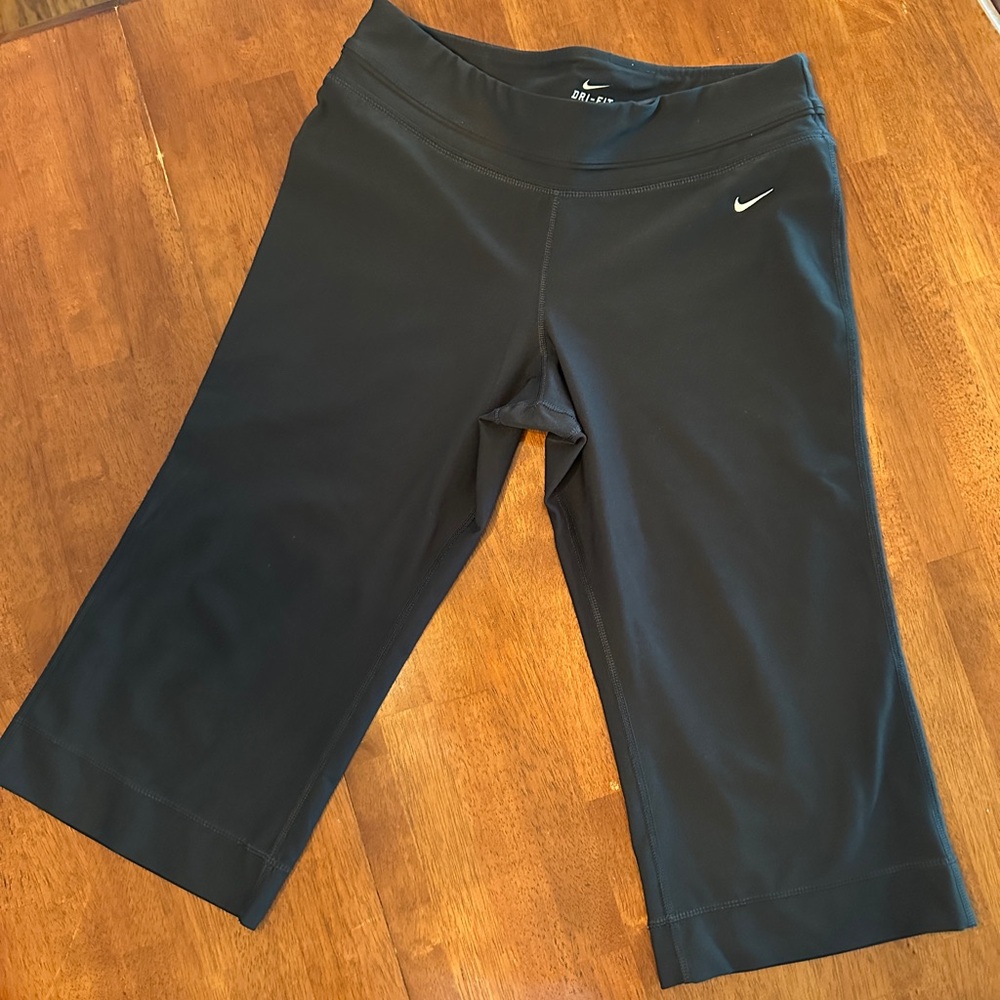 Nike Black Capri Athletic Stretchy
